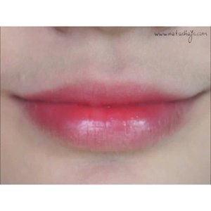 3 ways to wear @shuuemura_ww @shuuemuraid #mysheershine lipsticks! (part 3)
third, apply it only on your inner lips and blend with your fingertip for ombre lips effect! (S RD 164) 💋
.
.
#NatashaJS #NatashaJSreview #NatashaJSvideo #VioletBrush #clozetteid #shuuemura #beautyblogger #lipstick #뷰티블로거 #asian #bblogger #beauty #makeup