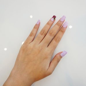 since I'm in a longgg holiday, I've been wanting to do my nails but being the lazy bum I am, I choose to look for nail salon that provides gel nail art since it will last longer. luckily I came across #zalonkudotcom @zalonku , a directory of beauty places, it's very easy to use and it helps me to find this cute nail boutique in Senayan City named Glamour. I will post more on the blog so stay tune ^^#natashajs #violetbrush #natashajsnotd #ClozetteID