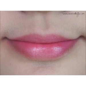 3 ways to wear @shuuemura_ww #mysheershine lipsticks! (part 2)
second, if you want less vibrant color, dab lightly to achieve sheer finish (S PK 366) 💄
.
.
#NatashaJS #NatashaJSreview #NatashaJSvideo #VioletBrush #clozetteid #shuuemura #beautyblogger #lipstick #뷰티블로거 #makeup #bbloger #asian #beauty