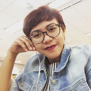 There are times at work when I can feel my stomach just under my throat. Almost unthinkable. But I got just the thing for those kind of times. SELFIE! :)) #selfie #selfportrait #howdoilook #ootd #cotd #cotw #clozetteid #officelook #pixiecut #burgundyhair