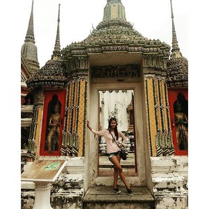 Two days ago I'm visiting one of the popular temple in Bangkok called Wat Po, already many times went here but still love the culture... I love my life, as a wife, as a student, a blogger, and as a friend ❤️ my outfit : sweater by @stradivarius, short by @hm  shoes by @bcbgeneration and bag by @coach #traveling #travelingram #travelblogger #travelinstyle #bangkok #thailand #blogger #indonesianbeautyblogger #clozetteid