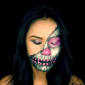 Maybe... I'm broken inside 🖤💀
.
Full video on Youtube Tomorrow 1pm 👻
.
.
.
#indonesianmakeupartis #indonesianlivinginbangkok #mua #makeup #makeuplover #makeupartist #makeupkarakter #fantasymakeup #specialeffectsmakeup #amazingmakeuparts #undiscovered_muas #dupemag #kryolan #mehron #halloweenmakeup #makeuptutorial #starclozetter #clozetteid #instamakeup #bangkok #thailand