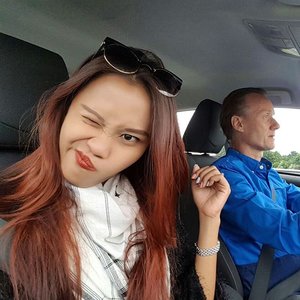 When the traffic get u boring 😁, and I don't think I need photo app to make funny ugly face 😂 I can do it my self 😝

#cathrinezieholiday #starclozetter #clozetteid #indonesianlivinginbangkok #holiday #holland #travelgram #selfiegram
