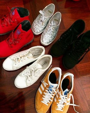 My squad for the next two weeks of holiday 😂🤣💪🏼 I can't live without my sneakers squad ❤💄💋 #sneakers #shoes #shoesfreak #indonesianlivinginbangkok #indonesianmakeupartist #starclozetter #clozetteid #holidaymood #adidas #adidasgazelleog #palladiumshoes #kedskatespade #topshop #hnm #shoes #iloveshoes