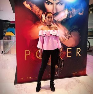 Just ordinary photo from the cinema last nite 😉💋💄❤️💃🏻...#ootd #fashion #moviedate #wonderwoman #clozetteid #starclozetter #indonesianlivinginbangkok #indonesianmakeupartist #fashionlover #instagram #bangkok #thailand #saturdate #happylife #styleblogger #style