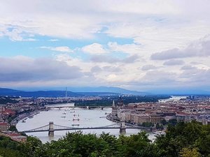 The city of Buda and Pest or what we called Budapest from above ❤️ *photo taken by #samsungs7edge 
#blogger #travelblogger #travelgram #fblogger #holiday #cathrinezieholiday #indonesianlivinginbangkok #instapic #instatraveling #indonesianblogger #clozetteid #starclozetter