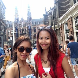 Meet a lovely girl this afternoon @sakuralisha, not a good day thought but was nice and fun chat... Maaf ya kalau kicauan gw terlalu pedes 😝 but better be honest than tell u lies 😂❤️ #blogger #bloggerlife #travelblogger #beautyblogger #holiday #cathrinezieholiday #amsterdam #holland #starclozetter #clozetteid #indonesianlivinginbangkok #travelgram #instapic #friends