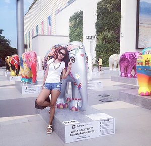 Berdiri manja dekat sang gajah lucu 😜 so this afternoon I went to this elephant ride festival... So many colorful elephant ❤️ #blogger #bloggerid #clozetteid #StarClozetter #travelblogger #travelinstyle #travelgram #indonesianbeautyblogger #bangkok #thailand #fblogger #like4like #likeforfollow #likeforlike