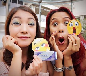 We love out freshlook because : the color of lenses blending with our own eyes and very comfy to wear plus its good quality contact lenses ❤❤❤ My partner wefie : @anitamayaa 
#bloggergathering #freshselfielookjkt #clozetteid #freshlookid #indonesianlivinginbangkok