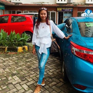 #sekotakpenuhkesan bersama @bluebirdgroup dari apartemen saya (Cibubur) hingga Bandara Int' Soekarno Hatta 😉❤️ #throwback #blogger #indonesianlivinginbangkok #starclozetter #clozetteid #bluebird #travelblogger #indonesia