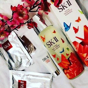 Todays goodie bag from @skii_id 😊 and one of them is very special gift. Its the legendary FTE special limited edition (worth $200) ❤️💃 #blogger #fblogger #indonesianlivinginbangkok #starclozetter #clozetteid #changedestiny #springbutterfly