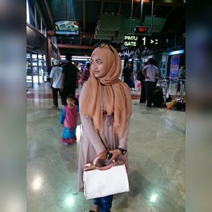 waiting for gift (someone) from god #Gnigth #you #ootd #simple #casual #closzetteID #clozettedaily #ootdindo
