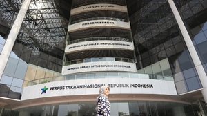 [Indonesia73th] The more that you read, the more things you will know, the more that you learn, the more places you will go -
Perpustakaan Nasional Republik Indonesia ~ highest librarynin the world located in Jakarta, Indonesia
#tantejulit #library  #travel #blogger #travelblogger #bucketlist #trip #travelgram #wanderlust #wanderer #explore #traveling #lovetravel #clozetteid #backpacker #hijabtraveler