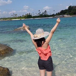 Yay for beach#batubelayarisland #belitung #indonesia #ocean #beach #enjoybabelisland #ootd #clozetteID