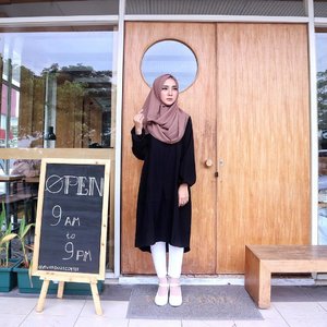 O-PENpinappleapplepen 🖊🍍🍎🖊🎶 ..Black Long Top by-- @nainis.id Thank you ✔️ .[ #endorse via @sparklemanagement ] ...#OOTDayuindriati #ayuindriati #OOTD #hijab #fashion #black #hijabfashion #blogger #clozette #clozetteid http://instagram.com/ayuindriati
