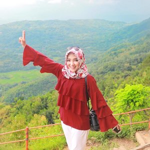 Beautiful Indonesia 🇮🇩 ..Rafda Top in Maroon from -- @firdhausy_ ❤️ .....#OOTDayuindriati #explorejogja #clozetteid #hijab #endorse #ayuindriati