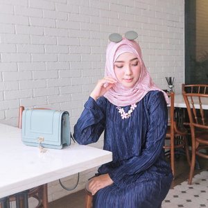 There's something wrong with your character and attitude if "opportunity" controls your loyalty and honesty.. ✔️ .
.
.
.
.
.
#ayuindriatiXvanilla #OOTDayuindriati #hijab #fashion #hijabfashion #hijabstyle #clozette #clozetteid #pleats #vanillahijab #ayuindriati