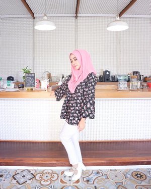 Be a seeker. Find beauty in the smallest moments & live inspired. 🌸🎶 ..ShabbyChic Top by-- @annahousee My fav! Thank you~ 🌸🌸🌸 .....#OOTDayuindriati  #ayuindriati #hijab #fashion #black #pink #white #hijabfashion #ootd #blogger #clozette #clozetteid http://instagram.com/ayuindriati