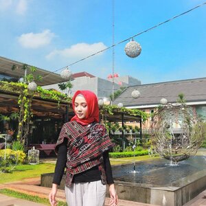 Loving my new Women Outer Tenun from -- @djavas.id ♥️ Super Gorgeous‼️💋 .
.
.
.
.
#OOTDayuindriati #clozette #clozetteid #hijab #hijabstyle #hijabfashion #ethnic #endorse #fashion #ayuindriati