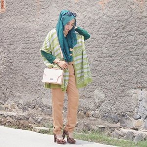 What's meant to be will always find a way 🌳🍃 . Big Outer -- @hanna_hijab Find my other OOTD collaboration with @hanna_hijab using this hastag --> #AyuForHanna 💚✨ ...#ayuindriati #OOTDayuindriati #ootd #ootdindo #hotd #hootd #clozette #clozetteid #endorse #hijab #hijabi #hijabers #hijabstyle #hijabfashion #BloggerBabesAsia #blogger #fashion #fashionblogger #myhijup #green #hijaboutfit