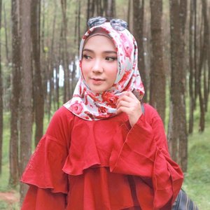 Hijab from-- @akallpa.hijab 🌹💦 •• walaupun glossy tapi gampang diatur & rapih seharian 😘 ......#clozetteid #hijab #endorse #ayuindriati