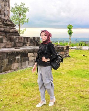 Evelyn Top in Black & Long Shabana Macro Pleats Pants in Light Grey are from @shaquillepleats @shaquillepleats 🐨 Super Luvss! 🖤 .
.
.
.
.
#OOTDayuindriati #hijab #fashion #black #clozetteid #endorse #jogja #explorejogja #ayuindriati