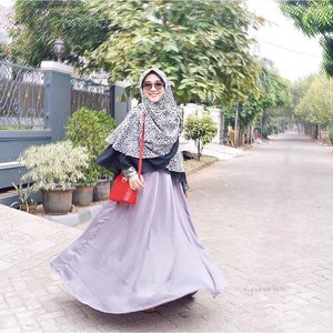 Mutermuter mumpung sepi 🙈❤️ .Leopard Khimar -- @raybyranti Umbrella Dress -- @myvivafashion ..Khimarnya nyaman dipakai, dressnya bisa di &amp;quot;swing&amp;quot; dan bikin aku keliatan lebih tinggi &amp;amp; langsing, suka sama glitter di pergelangan tangannya 😍✨ Thank you yah~ ❤️❤️ .....#ayuindriati #OOTDayuindriati #hijab #hijabfashion #endorse #clozetteid #hotd