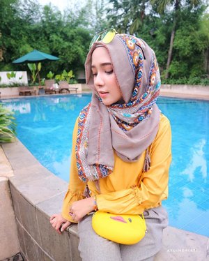Sometimes you need to step outside, get some fresh air, see the clear water, and remind yourself of who you are & who you want to be.. Hv a great weekend everyone! 🌤🌻 ..Hijab Pashmina @moisahijab Thank you 💛...[ #Endorse via @sparklemanagement ] ...#hijab #pashmina #yellow #hijabfashion #OOTDayuindriati  #Clozette #Clozetteid
