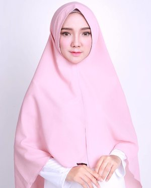 Jummah mubarak to all muslim around the world.. 🕌 .
🌸 Catalogue Photoshoot for www.salestockindonesia.com 🌸 • 
Makeup by Me @ayuindriati 💕 .
.
.
.
#makeupbyayind #pink #makeup #hijab #clozette #Clozetteid