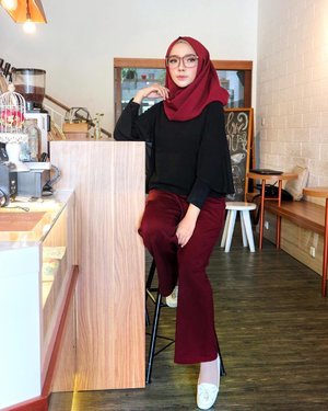 Stop waiting for further instructions 🚫 ..Celana Kulot -- @vioryskirt .....#OOTDayuindriati #hijab #hijabstyle #hijabfashion #clozette #clozetteid #canon #hotd #ootd #blogger #endorse #ayuindriati