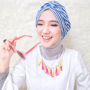 Siapa yg kalau udah senyum/ketawa matanya jadi segaris beginii? Hayo ngaku! 😄💦 •• #Turban -- @abouther.id by @riskipm 💕 ...#clozetteid #fashion #hijab #hijabfashion