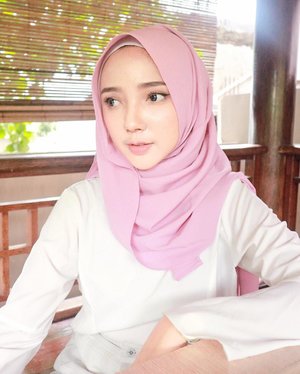 ..don't let the hatred of a people prevent you from being just. Be just; that's nearer to righteousness.. - Qur'an [5:8] 💕 ..Instant Shawl Hijab-- @mejikuhijab ...#endorse #makeup #hijab #fashion #pink #hijabfashion #clozette #clozetteid