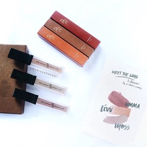 Have a major grunge moment with three selection of Brown-hue shades that nod the ninetees era.👩🏻‍🎤 Go to the link on my bio to know more about @rollover.reaction latest collection, "The Clique". (I made a video about these Lip Cream)

It can be use for ur Eyes, Cheek and Lips 😱👏🏻 #RolloverReaction #GetSlammin #Sueded