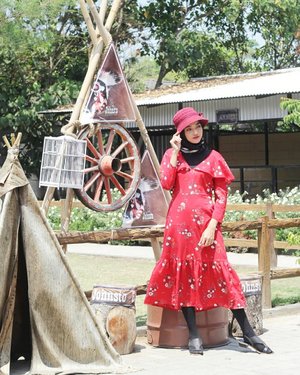 Comfortable clothing makes me want to dance through my day LOL 😄💃😄💃// Wearing Redherring dress from @debenhams yesss it works!..#outfitoftheday #OOTD #clozetteID #vintage #style #streetstyle #styleinspo #stylish #stylista #instastyle #womensfashion #fashion #instafashion #fashionable #fashiondiaries #fashionstyle #streetfashion #lookbook #loveit #floraldress #LikeTkit #WIWT #whatiwore #whatiweartoday