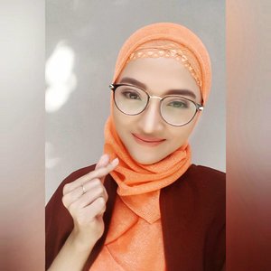 Trying #nyx #lipgloss and not bad lah.. Biasanya pecinta #lipmatte #lipstick coba ini berasa habis makan gorengan😶😶😶 Happy working, #fighting !
.
.
#saranghae #sarang #orange #terracota #brown #mood #love #vsco #vscocam #clozetter #clozetteid #hotd #hijaboftheday #hijabstyle #hijabpost #hijabers #hijab #mondays #mondaymood #motd #makeupoftheday #lipstickjunkie #lipstickaddict