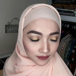 I am sure all of you must agree with me that dinner date is really special, especially with husband. This of course requires you to look at your absolute best. And this look is inspired by @osobbeauty she is so gorgeous OMG🙆..#makeupinspo #makeuplooks #makeuptalk #makeupmafia #makeupbyme #makeupaddict #makeuplover #makeupgeek #makeupoftheday #motd #makeup #maybelline #colourpop #rimmel #thebalm #wakeupandmakeup #ilovemakeup #instamakeup #instabeauty #beauty #beautyblogger #clozetteID #beginner #gold #glittery #eyeshadow #mattelipstick #contour #shading #highlight