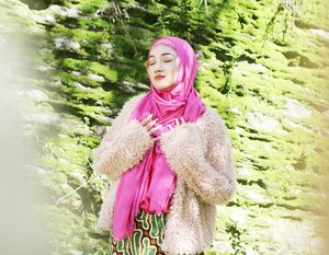 Nature is not a place to visit It is home// Wearing faux fur jacket @stradivarius totally obsessed//..#nature #embrace #myhearts #positive #vibes #ootd #outfitoftheday #hotd #hijab #hijaboftheday #hijablookbook #hijabstyleindonesia #clozette #clozetteid #instastyle #instagood #instalike #instamood #fashion #fashionpost #fashionmom #momstyle #mystyle #style #pictureoftheday #vscogram #vscocam #vsco #stradivarius #stradilooks