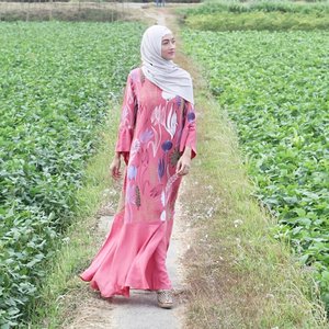 Simply waking up today means you have things to be thankful for// Wearing @kabana_itangyunasz @zaloraid Im speechless it's too beautiful//📷 @onazz_trackvoice..#styleoftheday #outfit #ootd #ootdinspiration #ootdmagazine #ootdhijab #hijabstyle #hijaboutfit #hotd #hijab #fashion #fashiondaily #outfitoftheday #outfitpost #stylish #style #stylefile #styleinspo #instafashion #instastyle #instalike #vintage #tbt #wiw #whatimwearing #whatiworetoday #clozetteID #ZaloraStyleEdit #zaloralebaran #fashiondiaries
