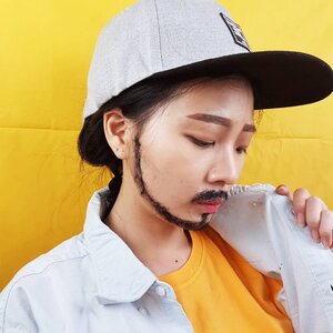Mon maap ni yak makeup twist dulu 🤣🤣......#womantomantransformation#luellamakeup #tampilcantik #girltoboy #indobeautygram #bvloggerid #cchannelbeautyid #beautiesquad #clozetteid #clozzetebeauty #bloggerindonesia #bloggerindo #beautilosophy  #indobeautysquad #beautygoersid  #beautybloggerindonesia #bvloggerid #ragamkecantikan  #beautybloggerbandung #setterspace #bloggerbandung #muatribeid #kbbvmember #bloggermafia #bunnyneedsmakeup #kbbvfeatured