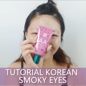 Yuk bikin smoky eyes ala ala Korea! Jangan yg nude nude aja ah boseeen haha.. Lets move on from your comfort zone!!
.
Di Korea juga mereka suka pake smoky eyes juga kok buat bikin bold look.. So all you need just be confident 💋
.
Using product from @cathydollindonesia
❤ AA cream
❤ Nude Me - Smoky Eyeshadow Palette
.
.
.
.
.
.
#luellaartistry #luellatutorial #tutorialsmokyeyes #smokyeyemakeup #koreansmokyeyes #1stGatheringBBV #makeupnatural #makeupkoreatutorial #makeuppemula #makeupremaja #makeuptransformation #artsymakeup #koreamakeup #clozzetebeauty #Clozetteid #beautyvlogger #beautybloggerindonesia #beautybloggerbandung #beautyvloggerbandung #bandungbeautyvlogger