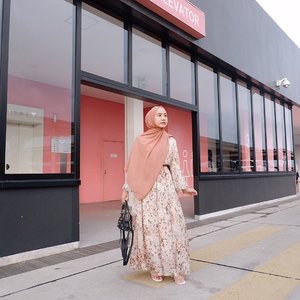 Peach vibes 🍑✨ #ootddaissy @daissy.id...........#lookbookindonesia #ootdindo #shoxsquad #clozetteid #theshonet #theshonetinsiders #hijabootdindo #fashionblogger #fashionbloggerindonesia #fashioninfluencer #jktspot #jktgo #explorejkt