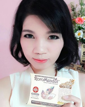 Semangat pagii !!! 🙌
I have no more "I hate Monday" because yesterday I tried traditional mask and scrub from Roro Mendut (@roromendutbeauty ) and really ❤️❤❤ with the result ^^
Ssst... These products are made with natural ingredients from Indonesian palace 👸🏰
How's the result? Read more on my blog!﻿ http://saycintya.blogspot.co.id/2017/06/review-roro-mendut-rempah-hitam.html

or click the link on bio!

Happy Monday!
.
.
.
#review #RoroMendut #maskerwajah #lulur #mask #scrub #beauty #beautyblogger #indonesianbeautyblogger #surabayabeautyblogger #bloggerindonesia #bloggerperempuan #clozetteid #fotd #selca #monday #instabeauty #followme #like4like #instagood #skincare #saycintyablog