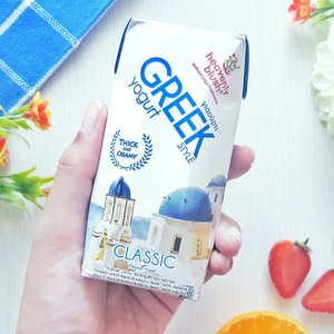 It's Friyay!Jangan lupa sarapan 😊Heavenly Blush Greek Yogurt Classic bisa jadi solusi yang praktis. Selain yummy, greek yogurt ini juga tinggi protein dong 😚Kamu suka dicampur buah atau diminum langsung?#yogurtarian #heavenlyblush #yogurt #greekyogurt #clozetteID #saycintyablog