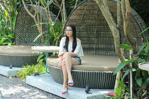 @Lemongrass Bogor
#OOTD #Clozetteid #Backtonature #Green #Beautiful #Place #Cafe #Lemongrass #Bogor #White #Pink #Blue #Yellow #Jeans #Makeup #Hairdo 