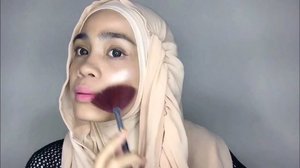 Beberapa waktu yang lalu aku uda pernah post di IGstory klo mau review kedua highlighter ini, so here we go~Yang pertama dari @catrice.cosmetics dan bentuknya compact kemudian yang kedua dari @focallure bentuknya stick!! untuk harga, masing2 kurang lebih 50ribuan aja...So kalian pilih yang mana nih??.#clozetteid #beautygoersid #beautychannel #beautybloggerindonesia #catriceindonesia #focallure #hijab #beauty #makeup