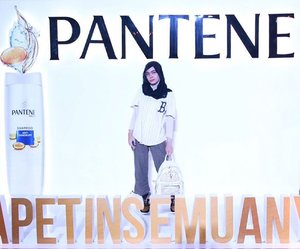 OOTD with theme White Sporty Glamorous 💞
.
.
#pantenestars #kuatitucantik #dapetinsemuany
#clozetteid 
#beautynesiamember 
#blogger #hijabers