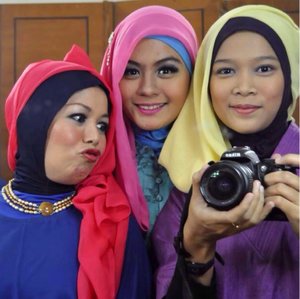 Friends Inspiration - TA and friends with colourful hijab outfits to brighten the day.