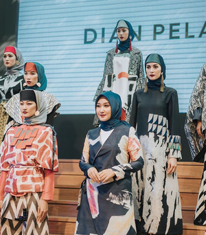 Dian Pelangi Unjuk Karya di Singapore Fashion Week 2017 