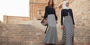 Feeling of Elegance Black and White Stripped Abaya Style - Girls Hijab Style & Hijab Fashion Ideas