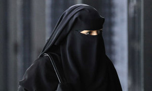 Tips Berpakaian untuk Muslimah Berbadan Gemuk - Majalah Ummi